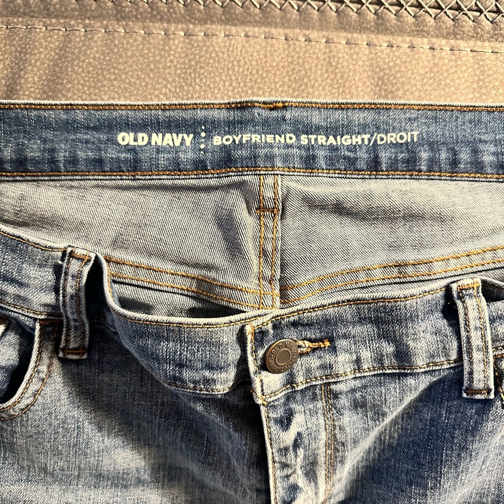 Old Navy Light Blue Distressed Boyfriend Jeans Size 16 Women’s - Picture 4 of 9
